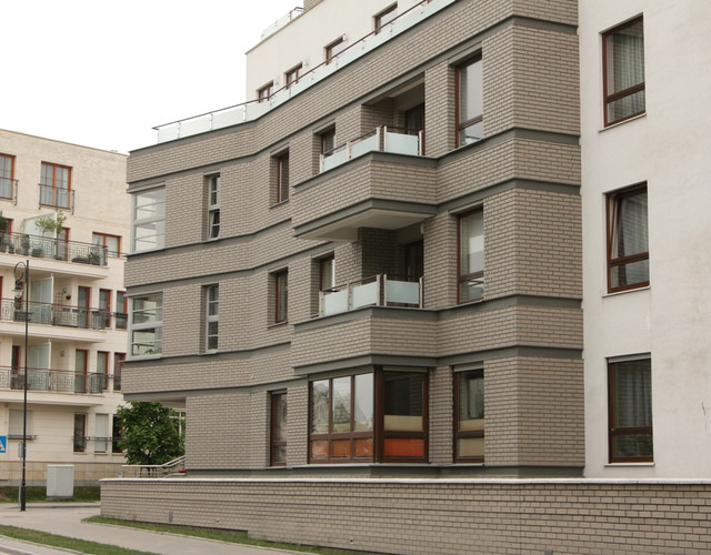 Жилое здание в г. Варшава из кирпича Faro серого с оттенком