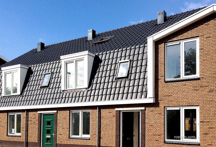 Частный дом с черепицей Piemont антрацит